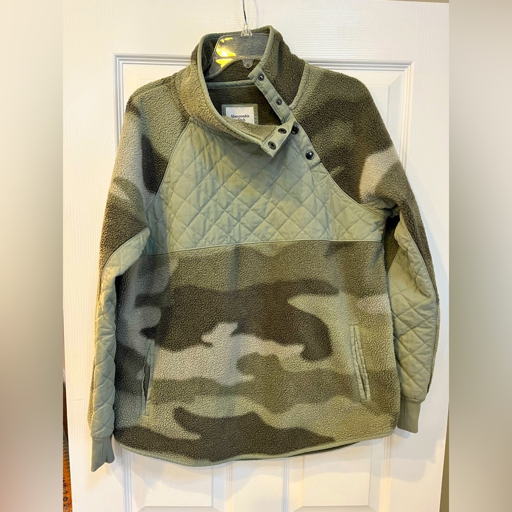 Abercrombie & Fitch pullover, snap up fleece - like new